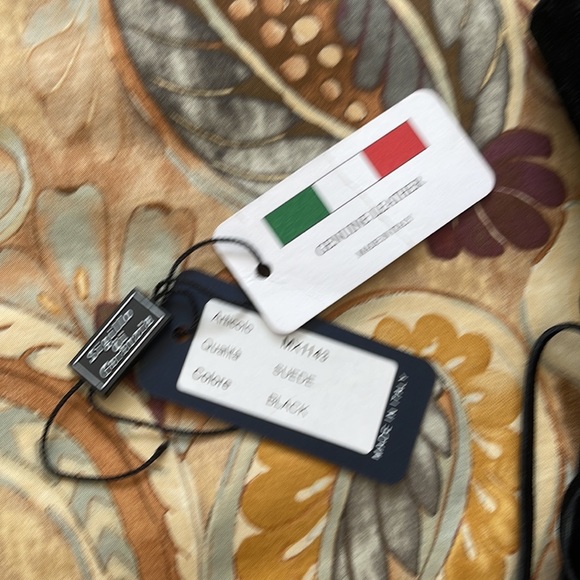 Pristine suede fringe bag* - Picture 7 of 9